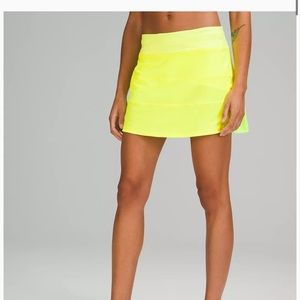 Worn twice. Lulu lemon Pace Rival.